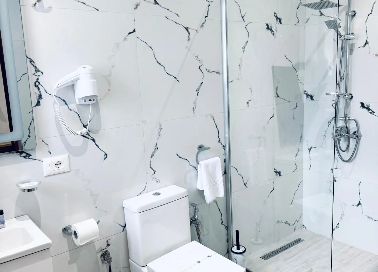 Kutal Park Inn Hotel Përmet