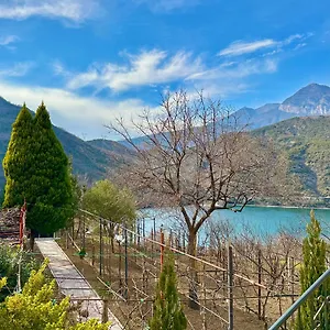Pensjonat Lakeview Escape, Koman